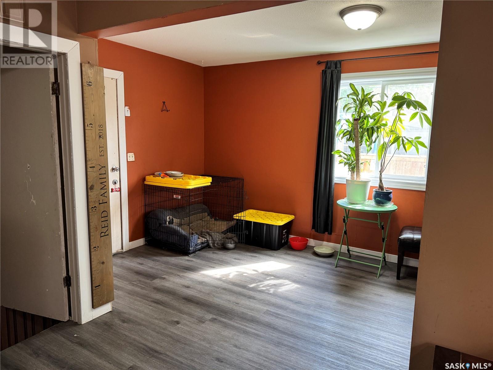 Single Family House Raised bungalow for Sale in  H AVENUE N Saskatoon 