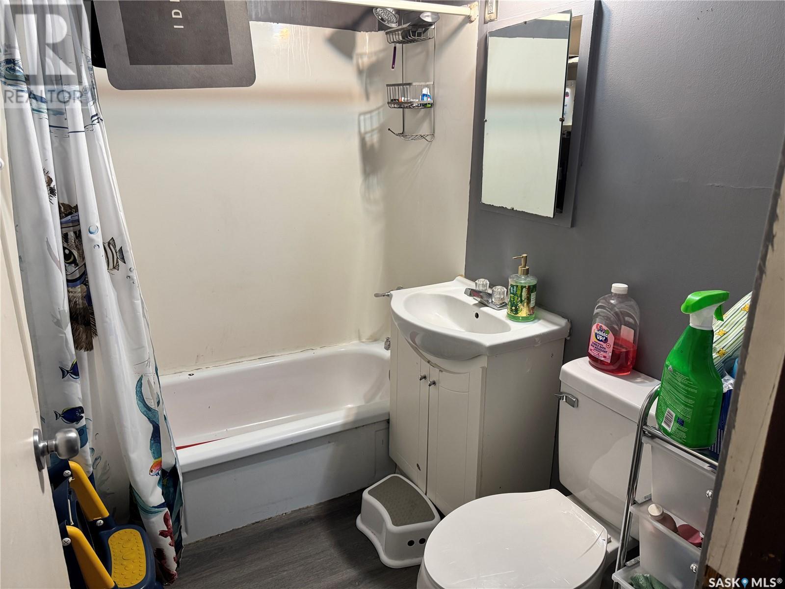 Single Family House Raised bungalow for Sale in  H AVENUE N Saskatoon 