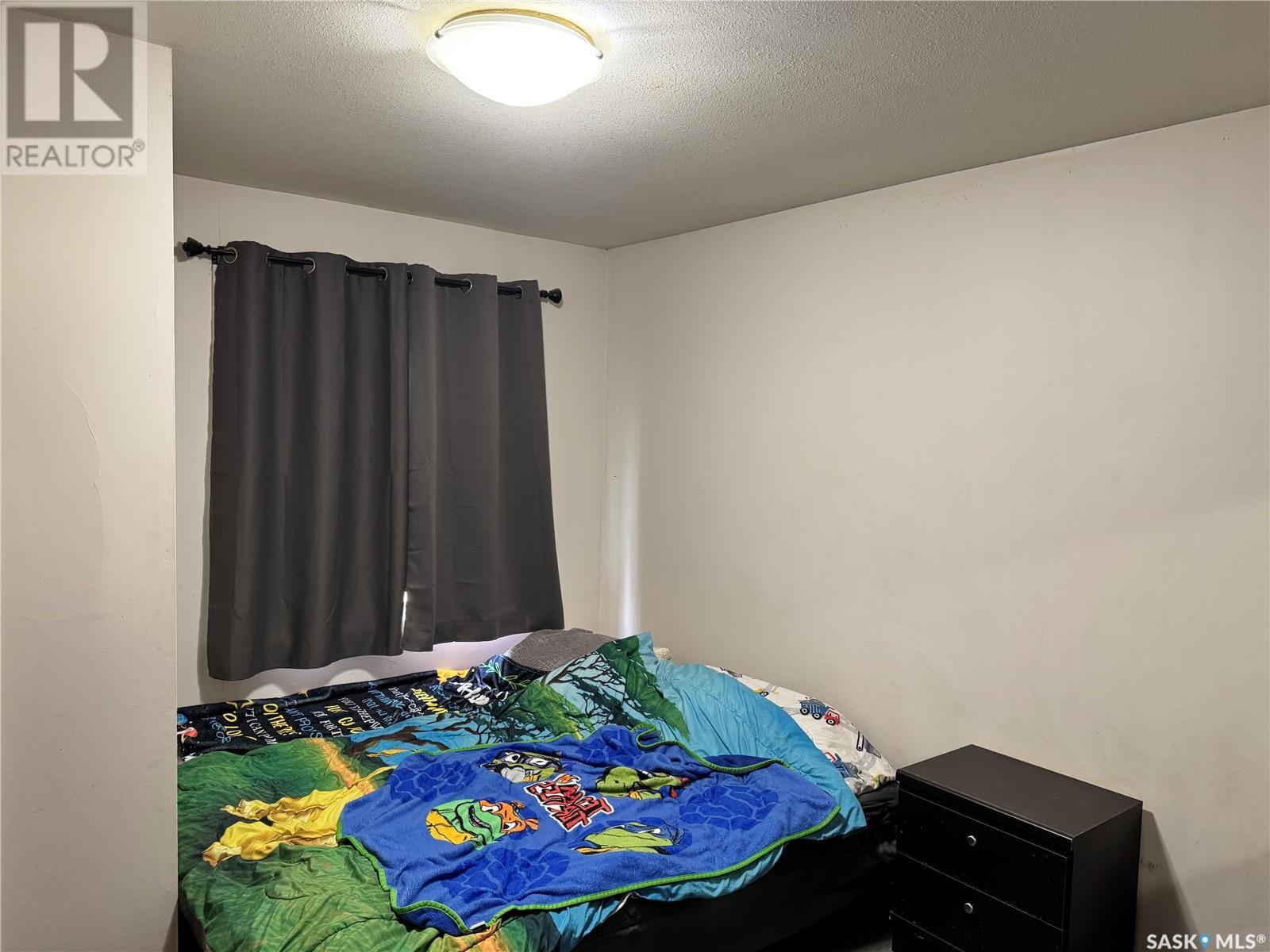 Single Family House Raised bungalow for Sale in  H AVENUE N Saskatoon 