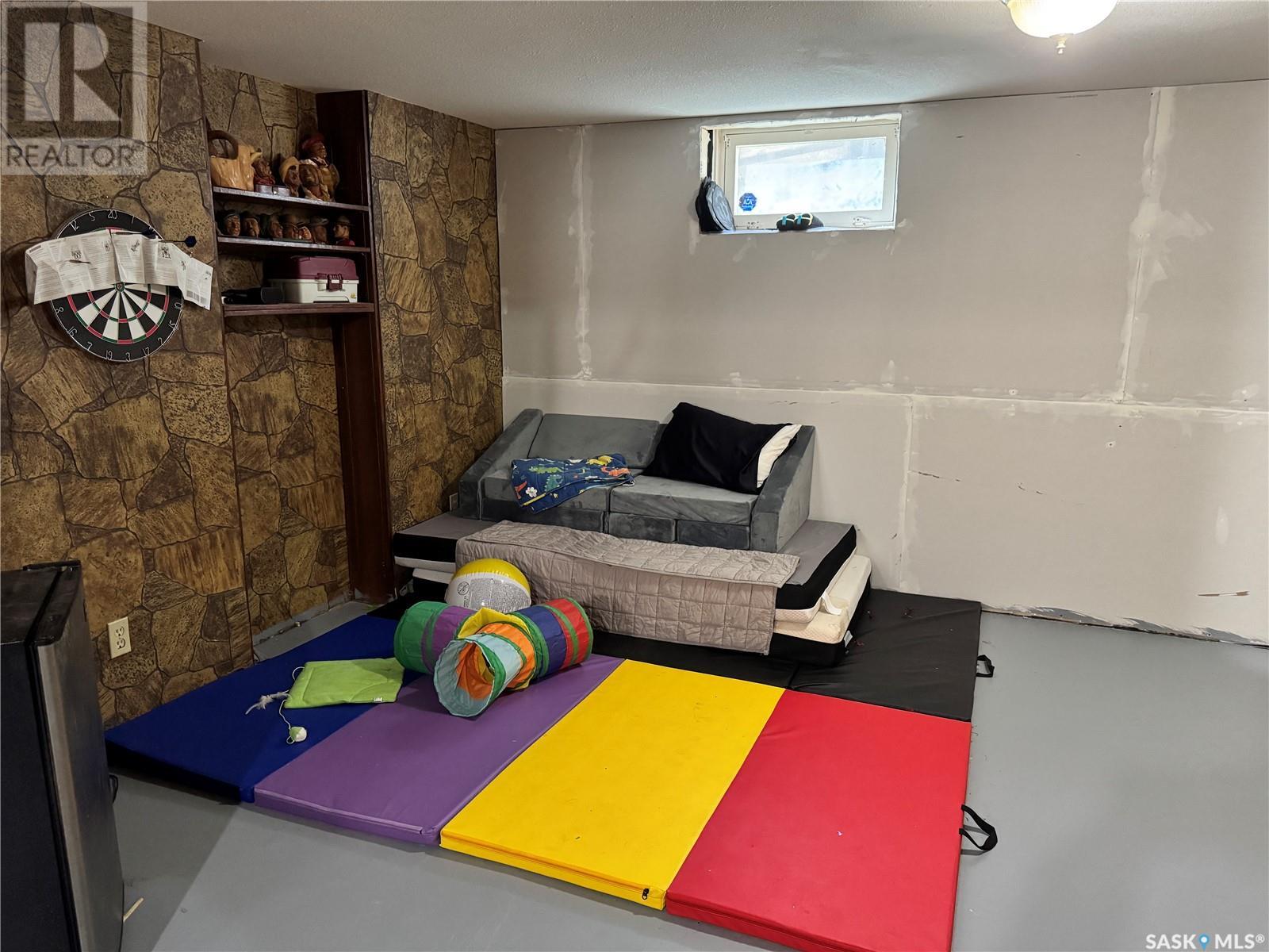 Single Family House Raised bungalow for Sale in  H AVENUE N Saskatoon 