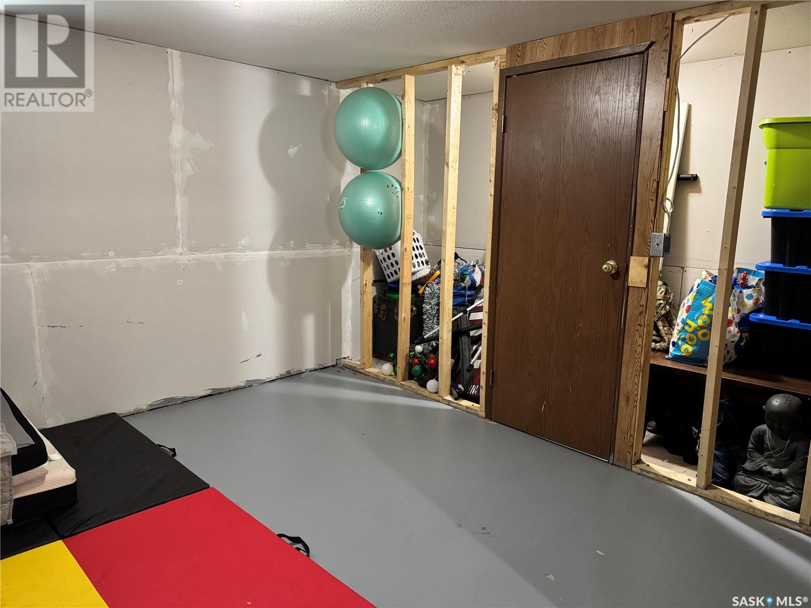 Single Family House Raised bungalow for Sale in  H AVENUE N Saskatoon 