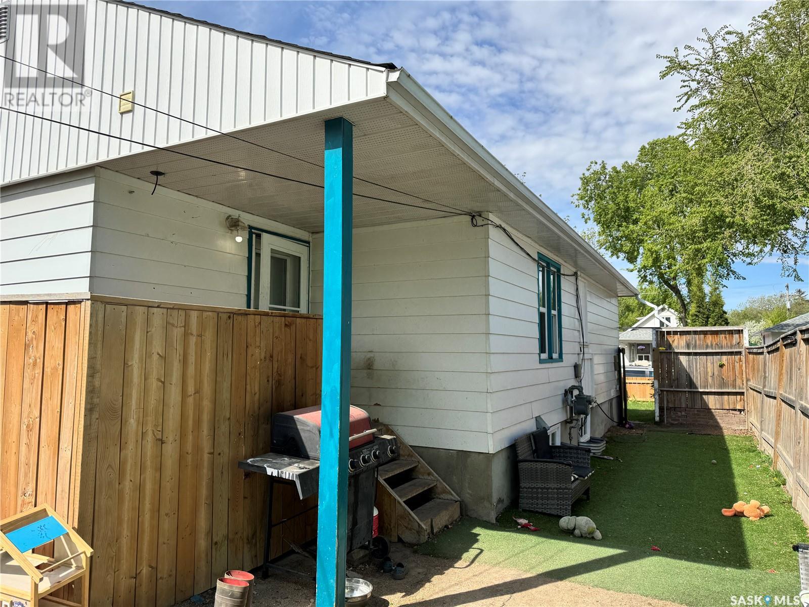 Single Family House Raised bungalow for Sale in  H AVENUE N Saskatoon 