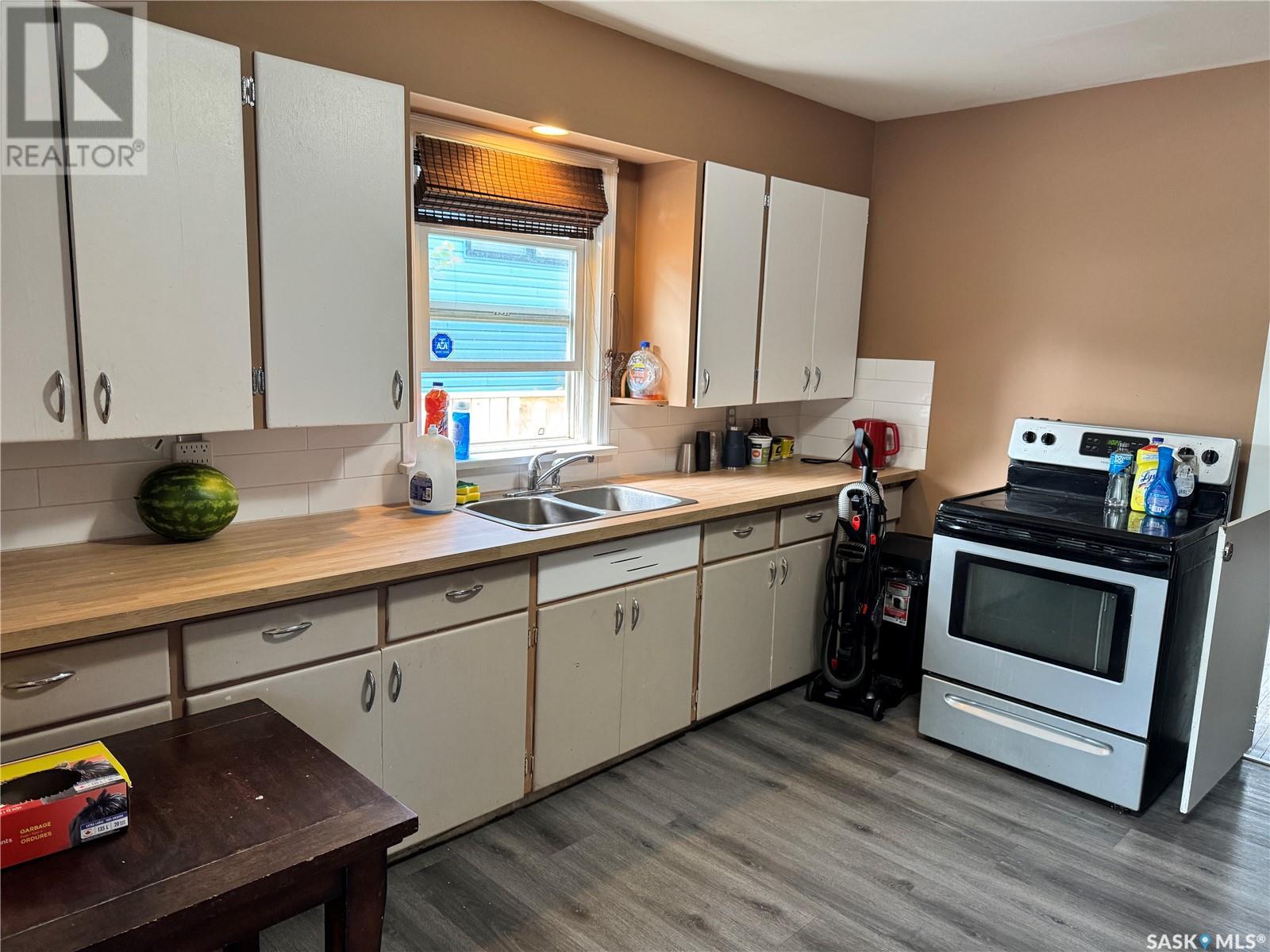 Single Family House Raised bungalow for Sale in  H AVENUE N Saskatoon 