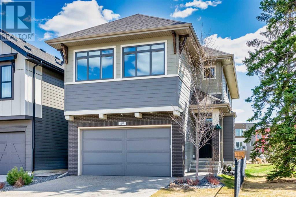 Single Family House for Sale in  Shawnee Green SW Shawnee Slopes Calgary 