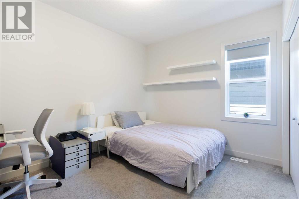 Single Family House for Sale in  Shawnee Green SW Shawnee Slopes Calgary 
