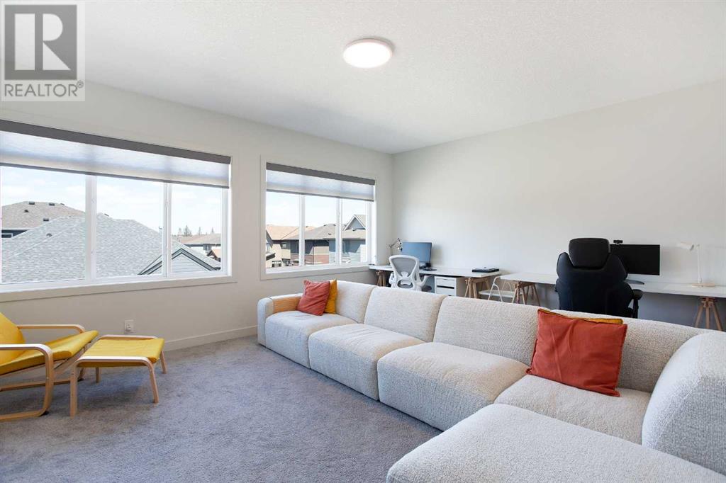 Single Family House for Sale in  Shawnee Green SW Shawnee Slopes Calgary 