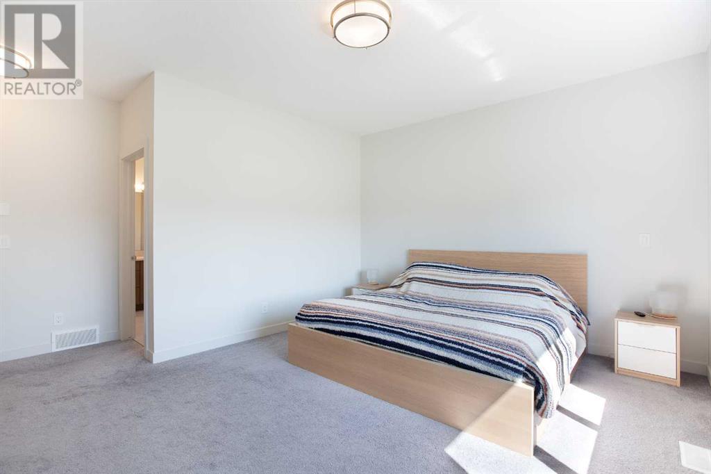 Single Family House for Sale in  Shawnee Green SW Shawnee Slopes Calgary 