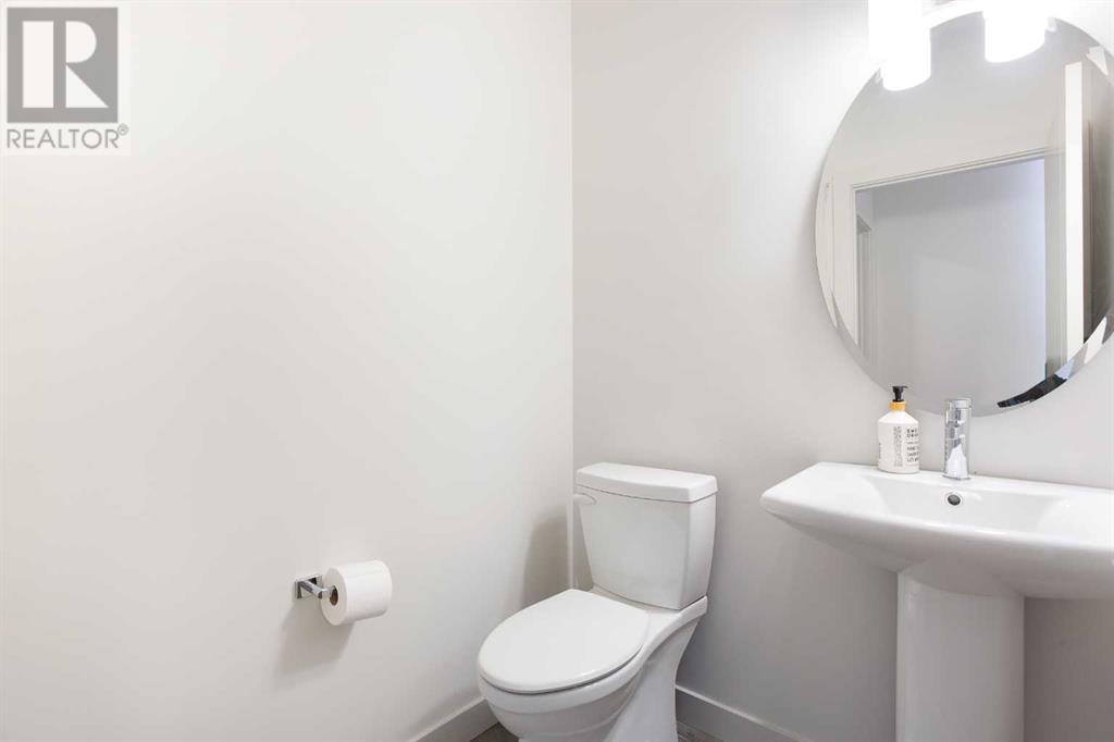 Single Family House for Sale in  Shawnee Green SW Shawnee Slopes Calgary 