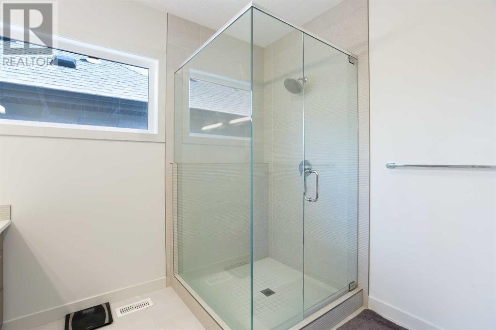 Single Family House for Sale in  Shawnee Green SW Shawnee Slopes Calgary 