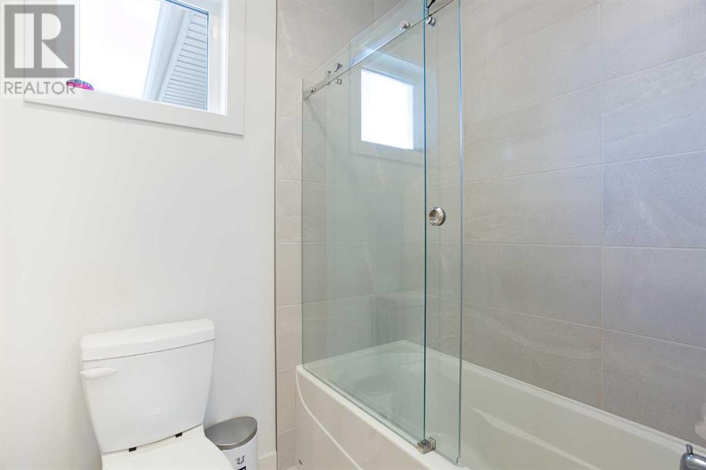 Single Family House for Sale in  Shawnee Green SW Shawnee Slopes Calgary 