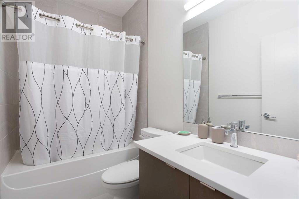 Single Family House for Sale in  Shawnee Green SW Shawnee Slopes Calgary 
