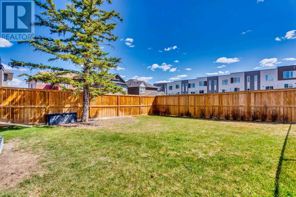 Single Family House for Sale in  Shawnee Green SW Shawnee Slopes Calgary 