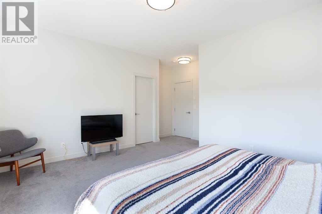 Single Family House for Sale in  Shawnee Green SW Shawnee Slopes Calgary 