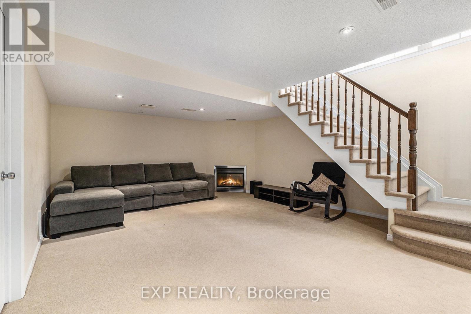 Photo 3 of 407 Heathrow Private, Ottawa ON