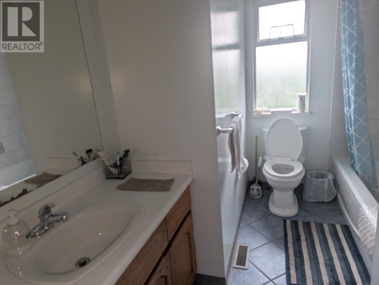 Photo 9 of 22964 Reid Avenue, Maple Ridge BC