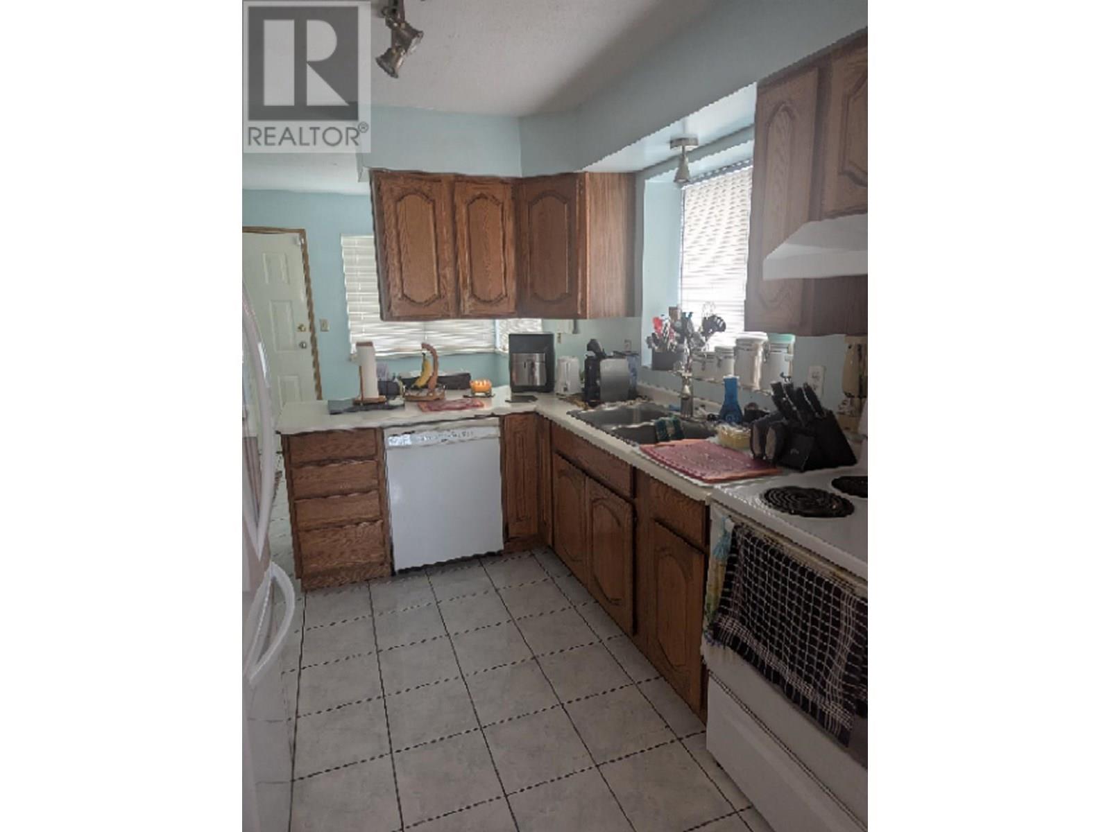 Photo 2 of 22964 Reid Avenue, Maple Ridge BC