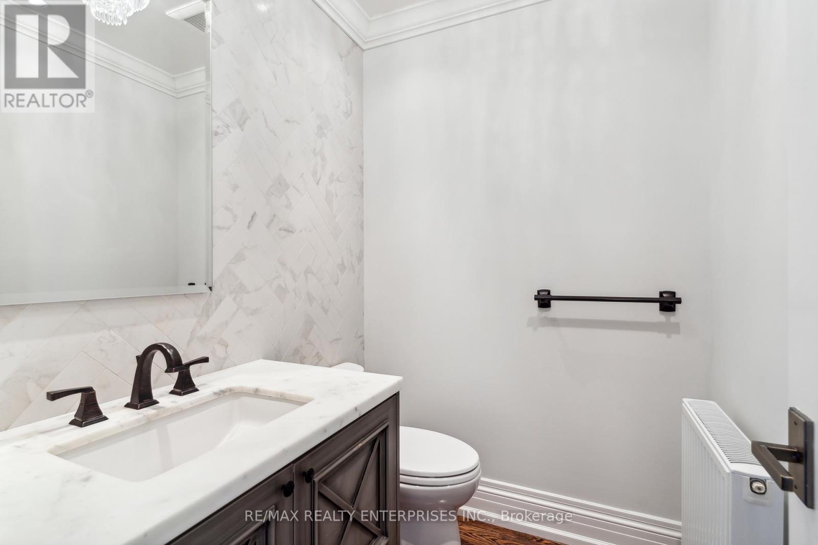 Photo 16 of 70 Oriole Road, Toronto ON