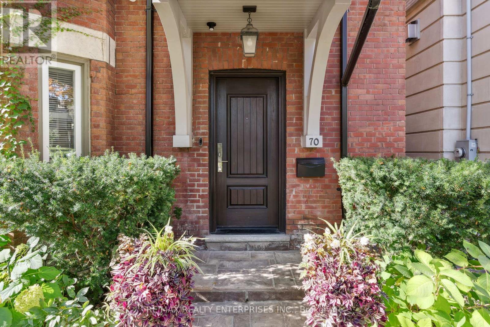 Photo 5 of 70 Oriole Road, Toronto ON