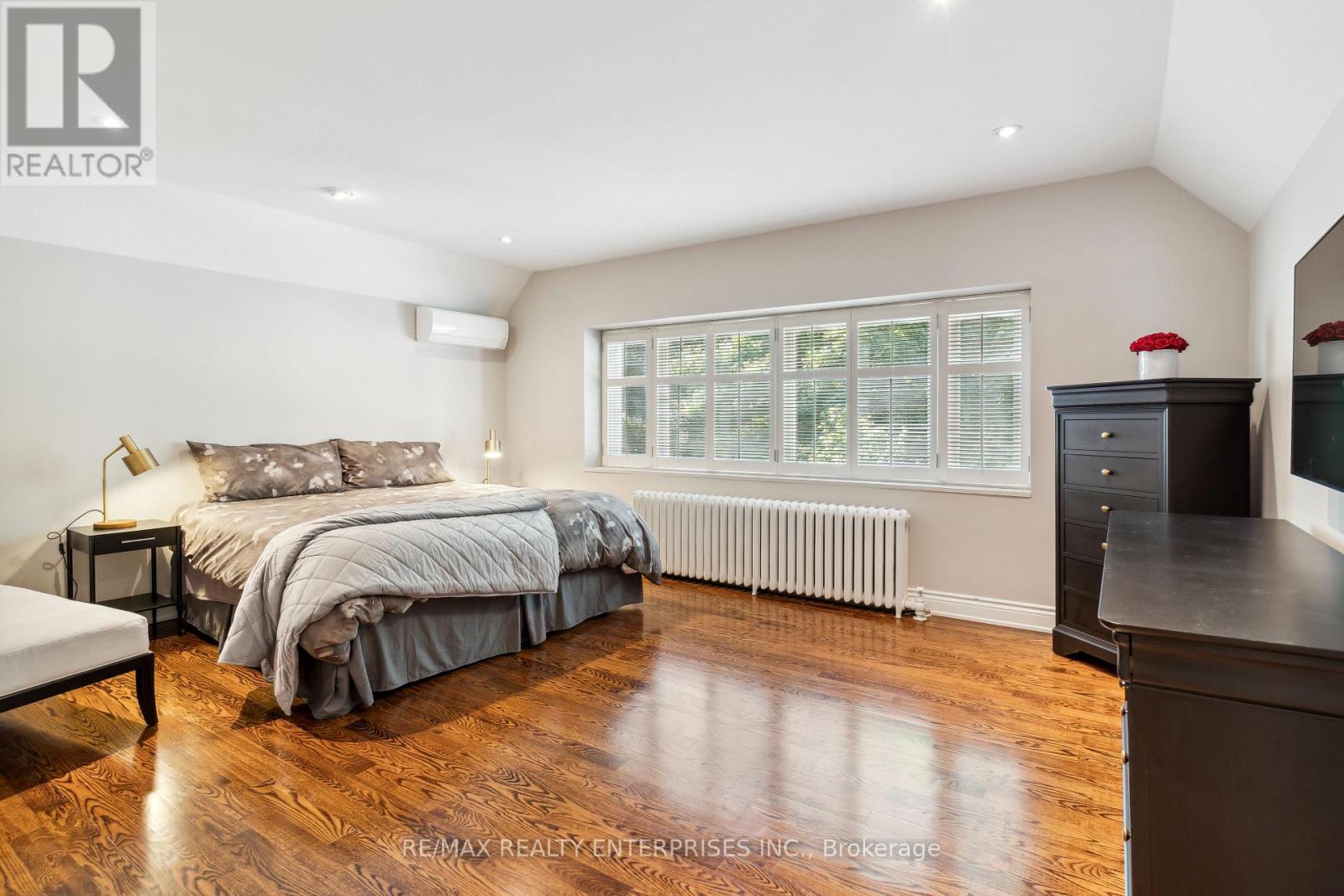 Photo 4 of 70 Oriole Road, Toronto ON