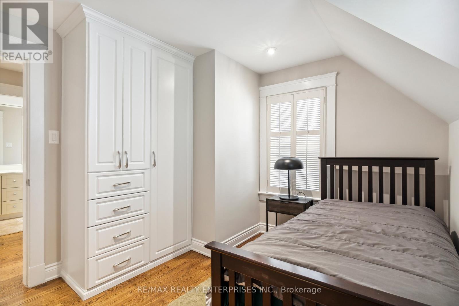 Photo 9 of 70 Oriole Road, Toronto ON