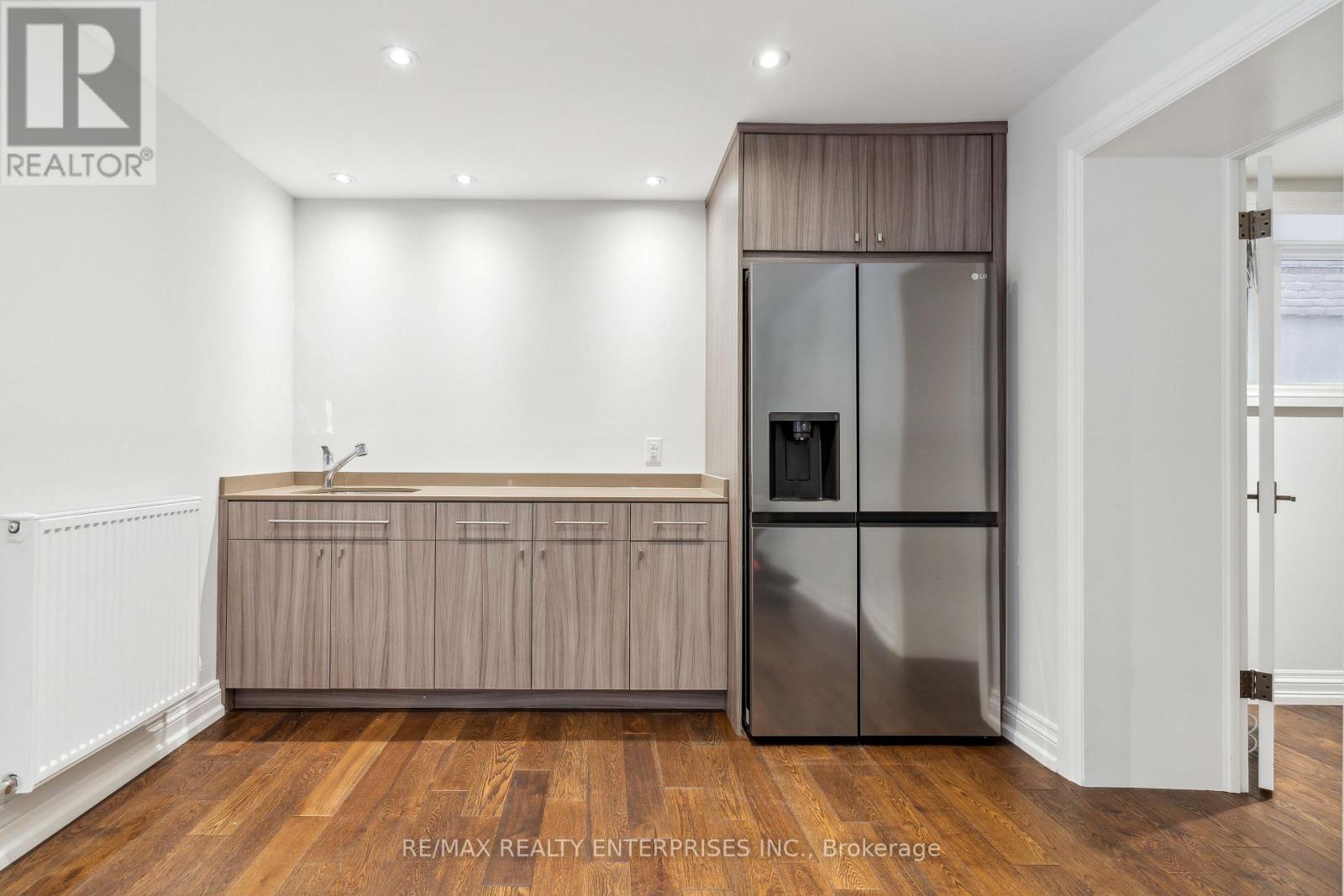 Photo 11 of 70 Oriole Road, Toronto ON