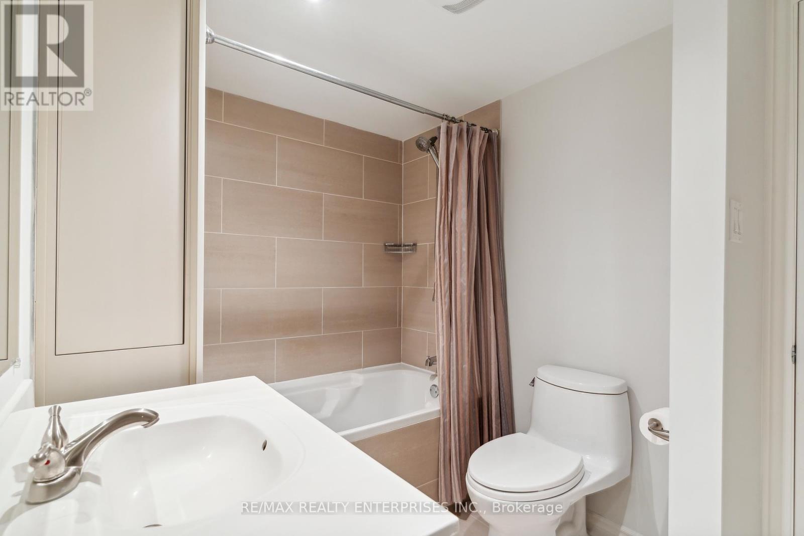 Photo 22 of 70 Oriole Road, Toronto ON