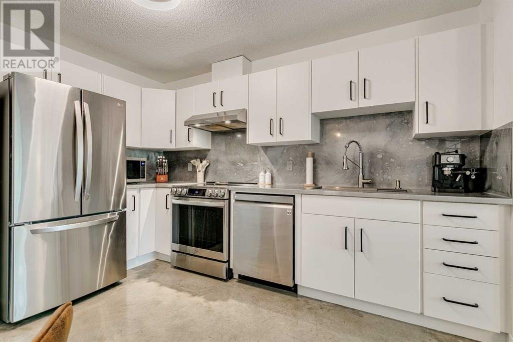 Single Family House Multi-level for Sale in    Avenue SW Altadore Calgary 