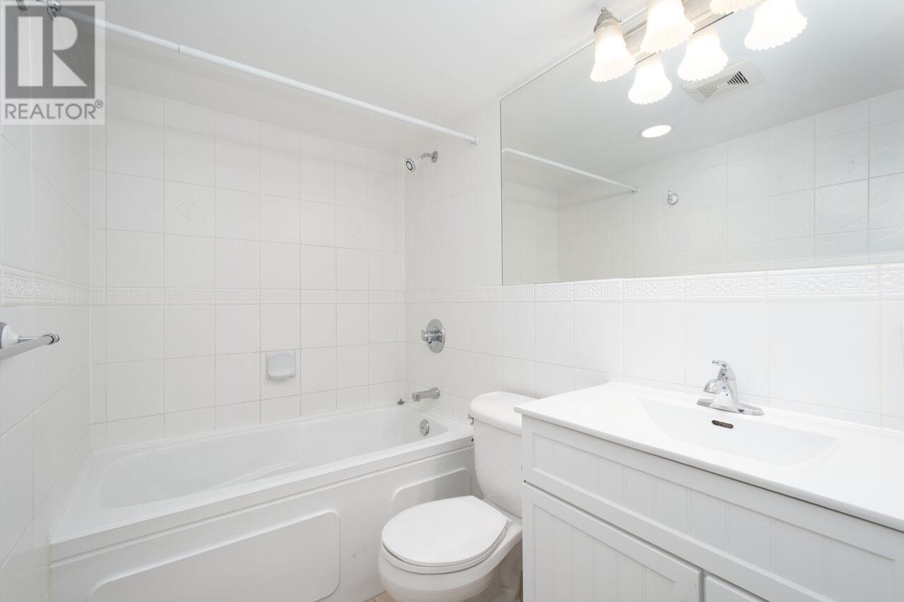 108 1425 ESQUIMALT AVENUE, West Vancouver