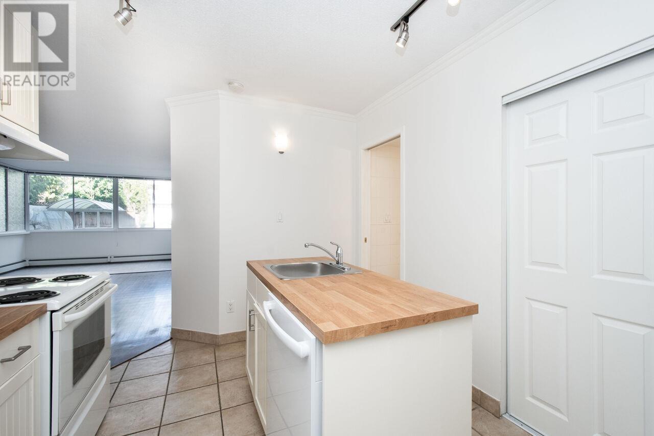 108 1425 ESQUIMALT AVENUE, West Vancouver