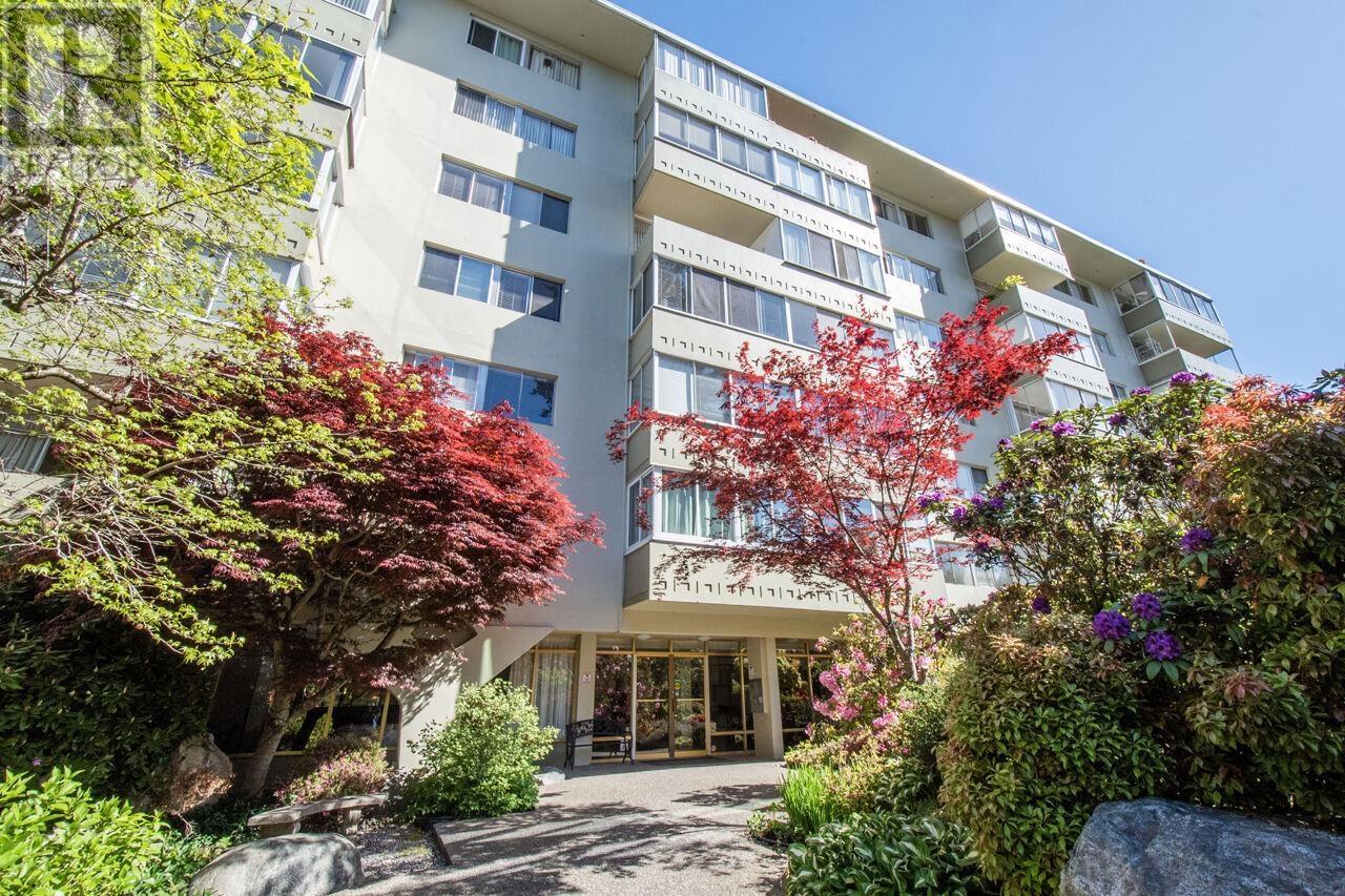 108 1425 ESQUIMALT AVENUE, West Vancouver