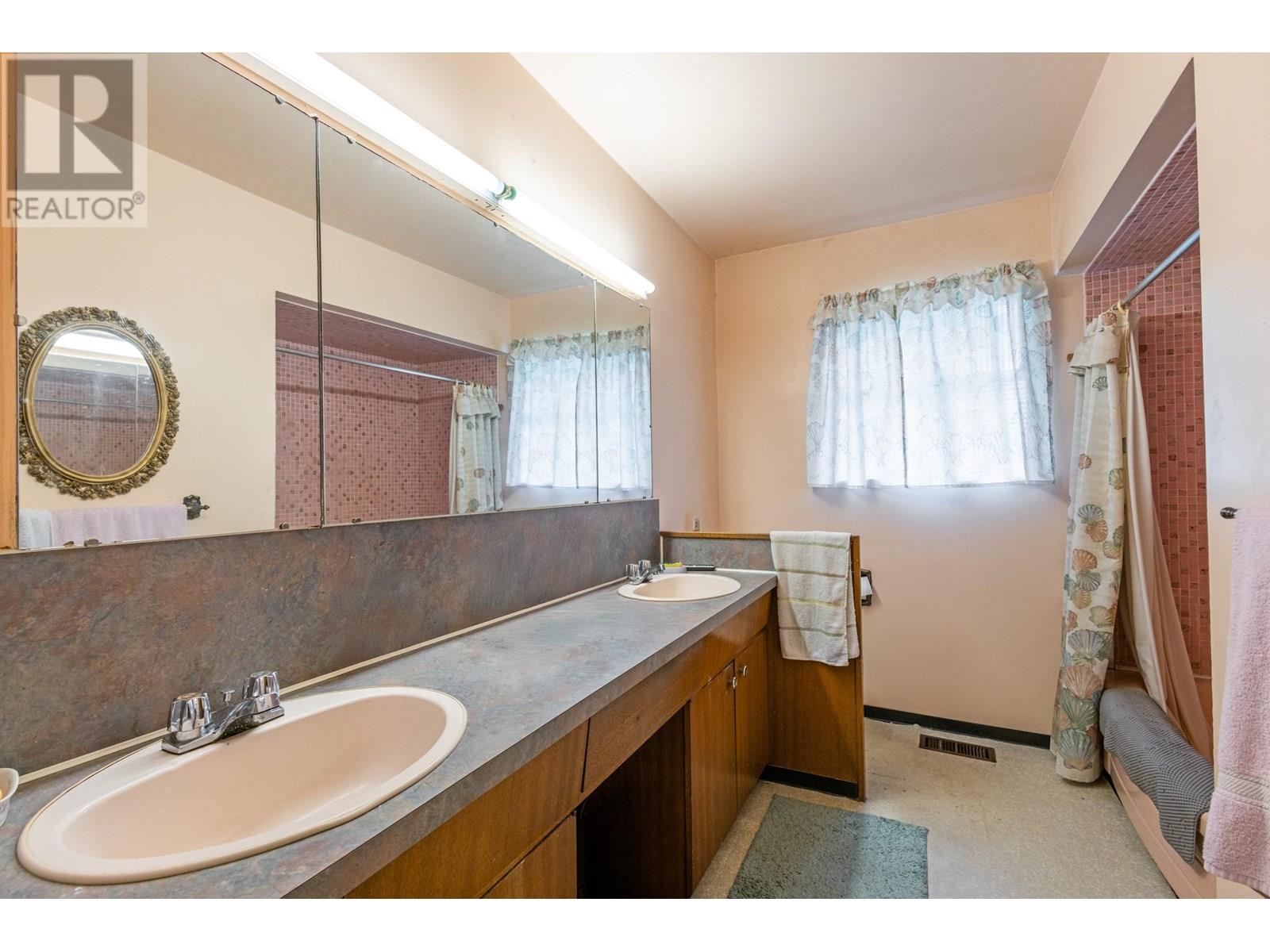 Photo 8 of 892 Macintosh Street, Coquitlam BC