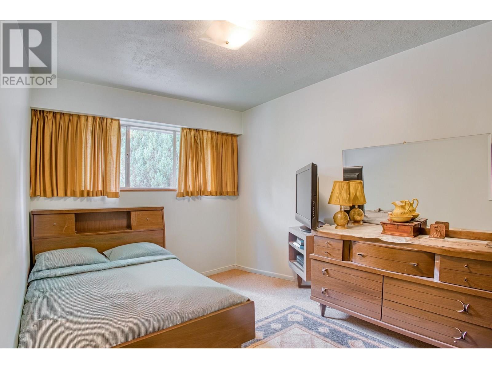Photo 9 of 892 Macintosh Street, Coquitlam BC