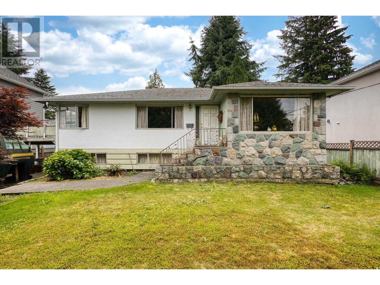 Photo 4 of 892 Macintosh Street, Coquitlam BC