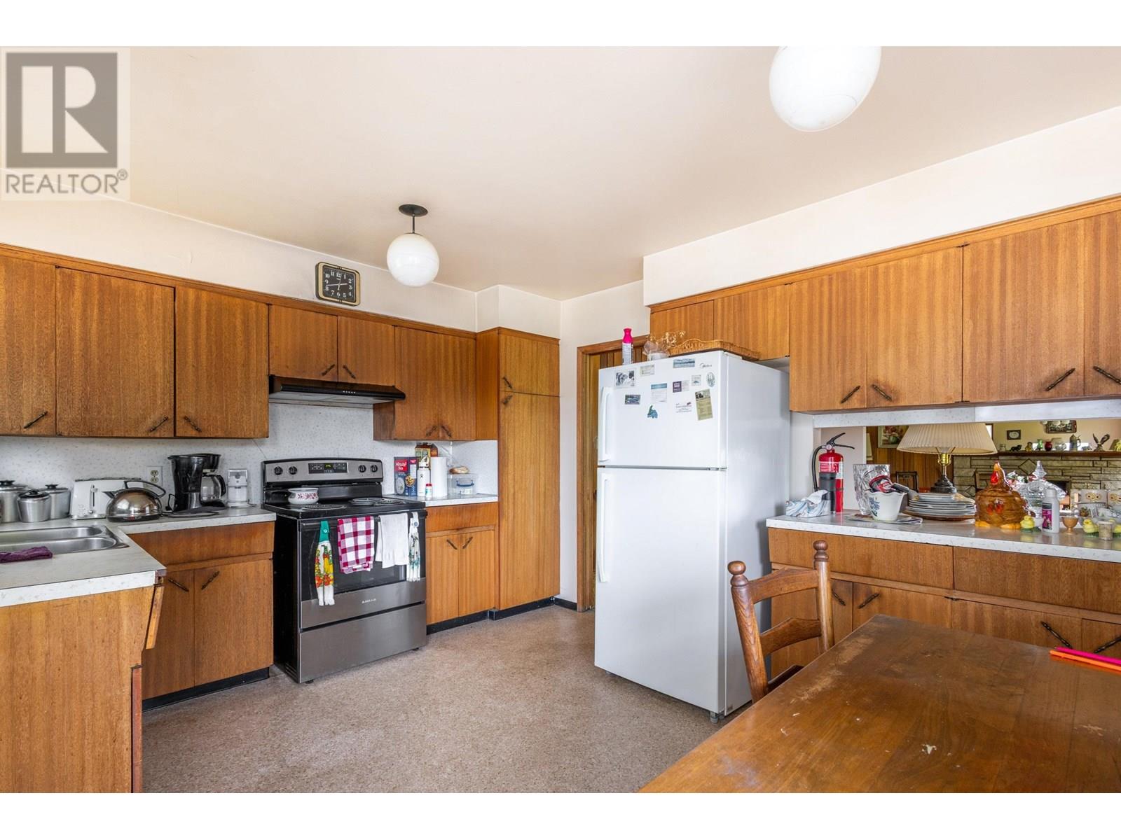 Photo 7 of 892 Macintosh Street, Coquitlam BC