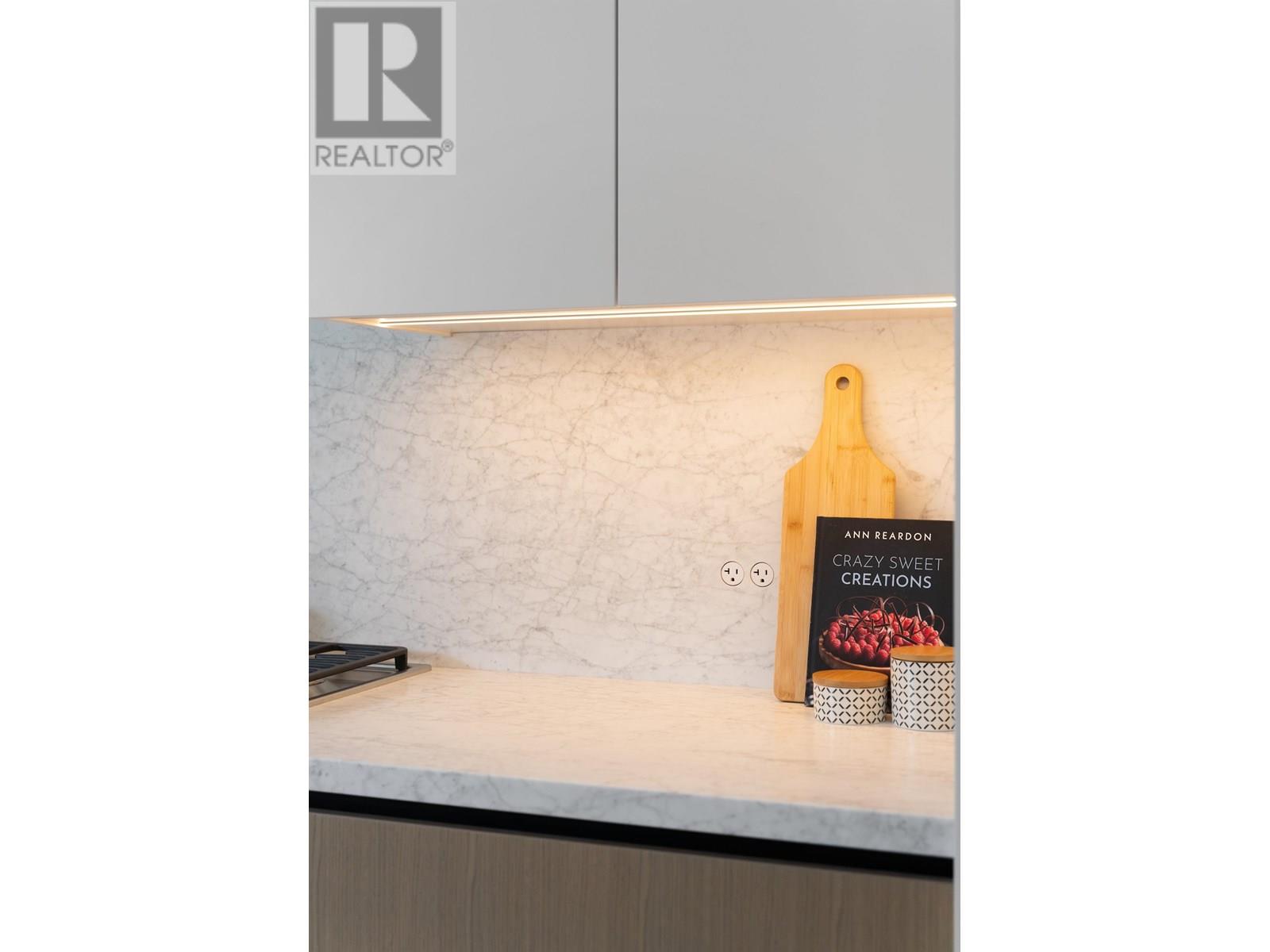 Photo 11 of 2 280 E 32 Avenue, Vancouver BC