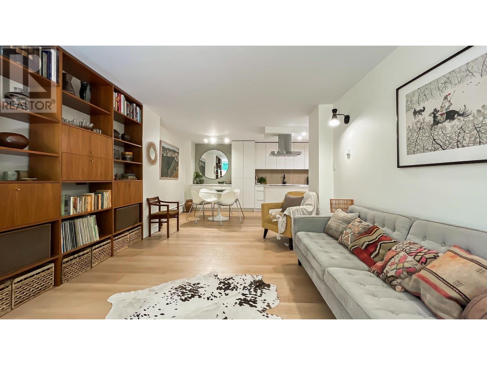 Photo 10 of 102 2016 Fullerton Avenue, North Vancouver BC