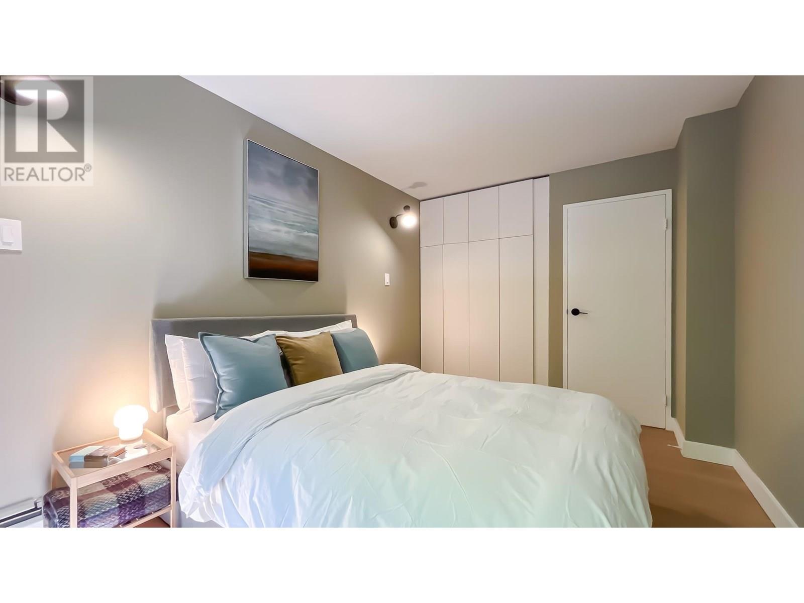 Photo 18 of 102 2016 Fullerton Avenue, North Vancouver BC