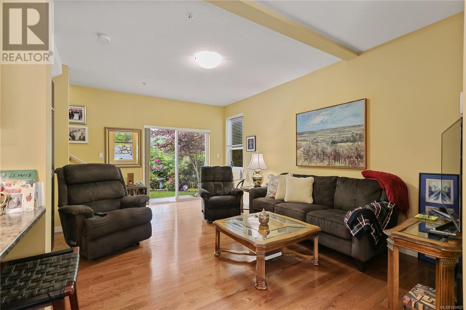 Photo 6 of 101 2169 Ridgemont Pl, Nanaimo BC