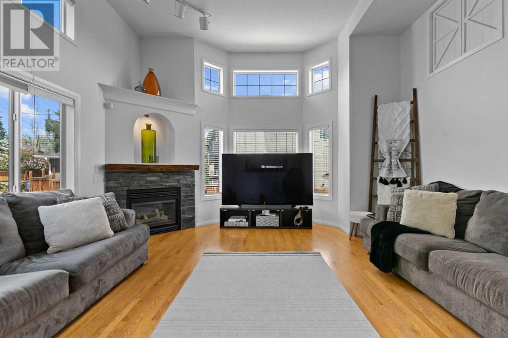 Single Family House 4 Level for Sale in  Northmount Drive NW Highwood Calgary 