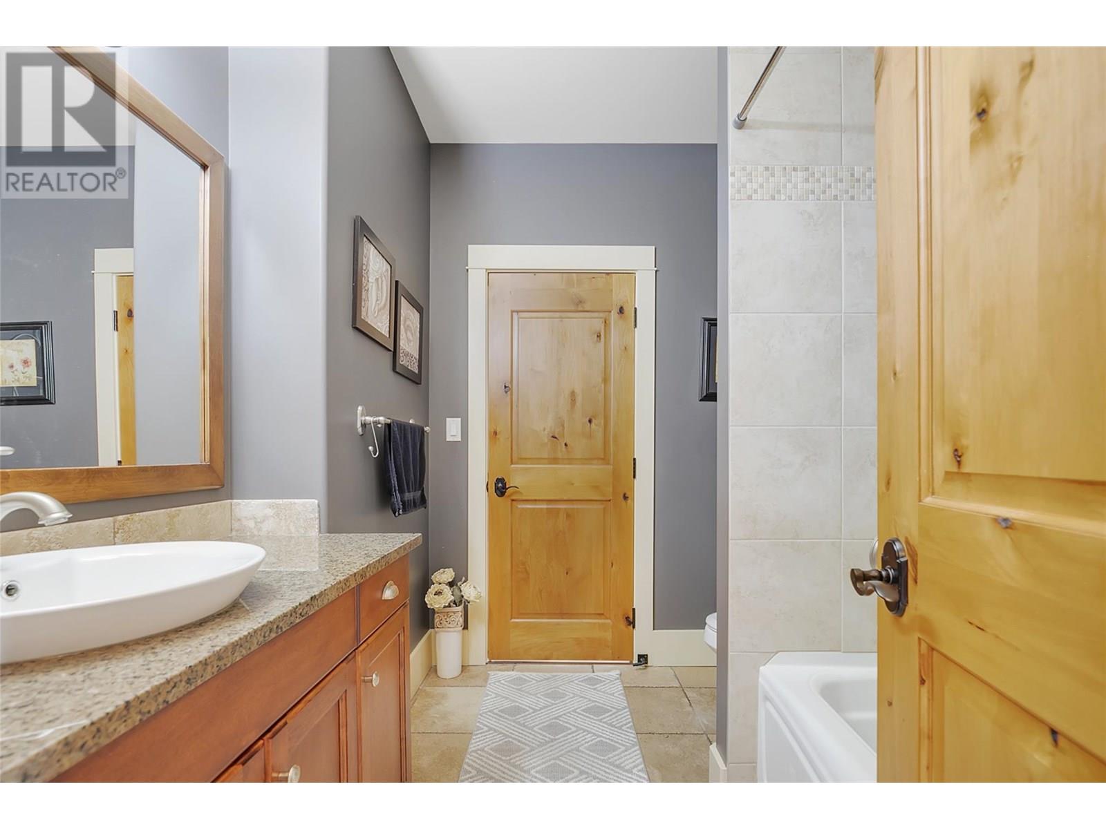 105 14419 Downtown Avenue, Summerland