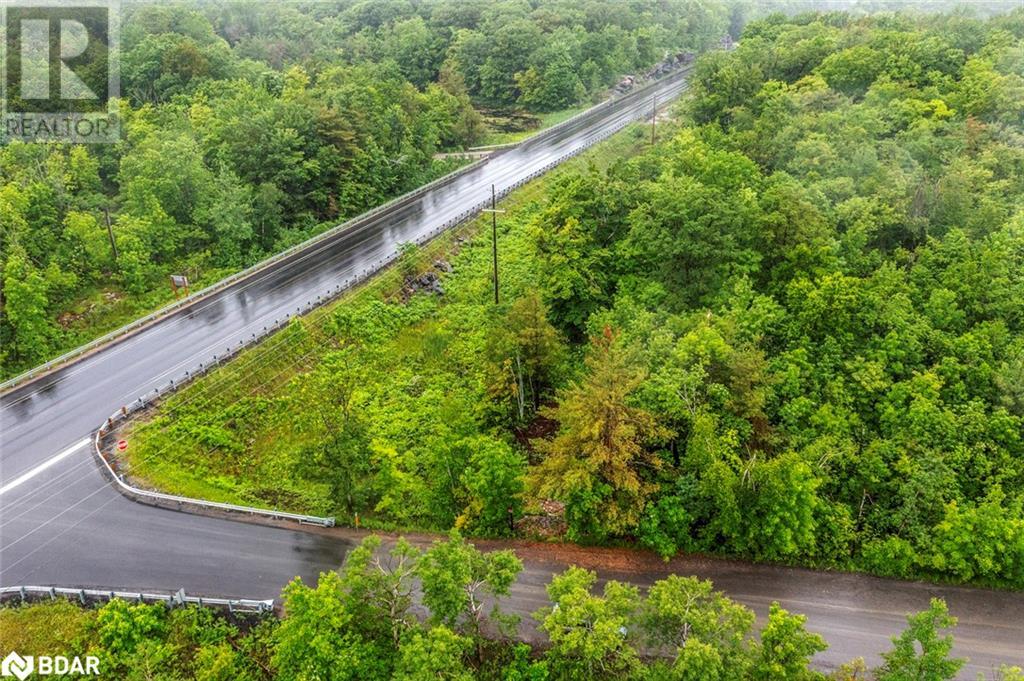 Photo 3 of 1001 Woodroffe Road, Minett ON