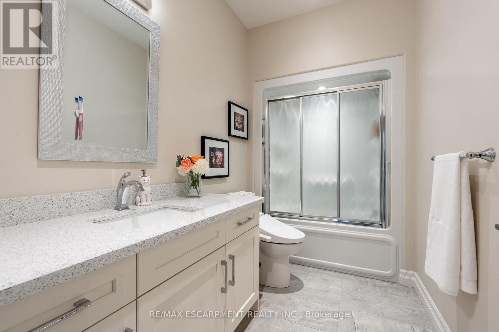 Photo 24 of 10 Harper Boulevard, Brantford ON