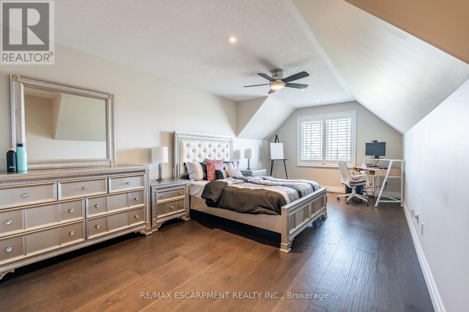 Photo 27 of 10 Harper Boulevard, Brantford ON