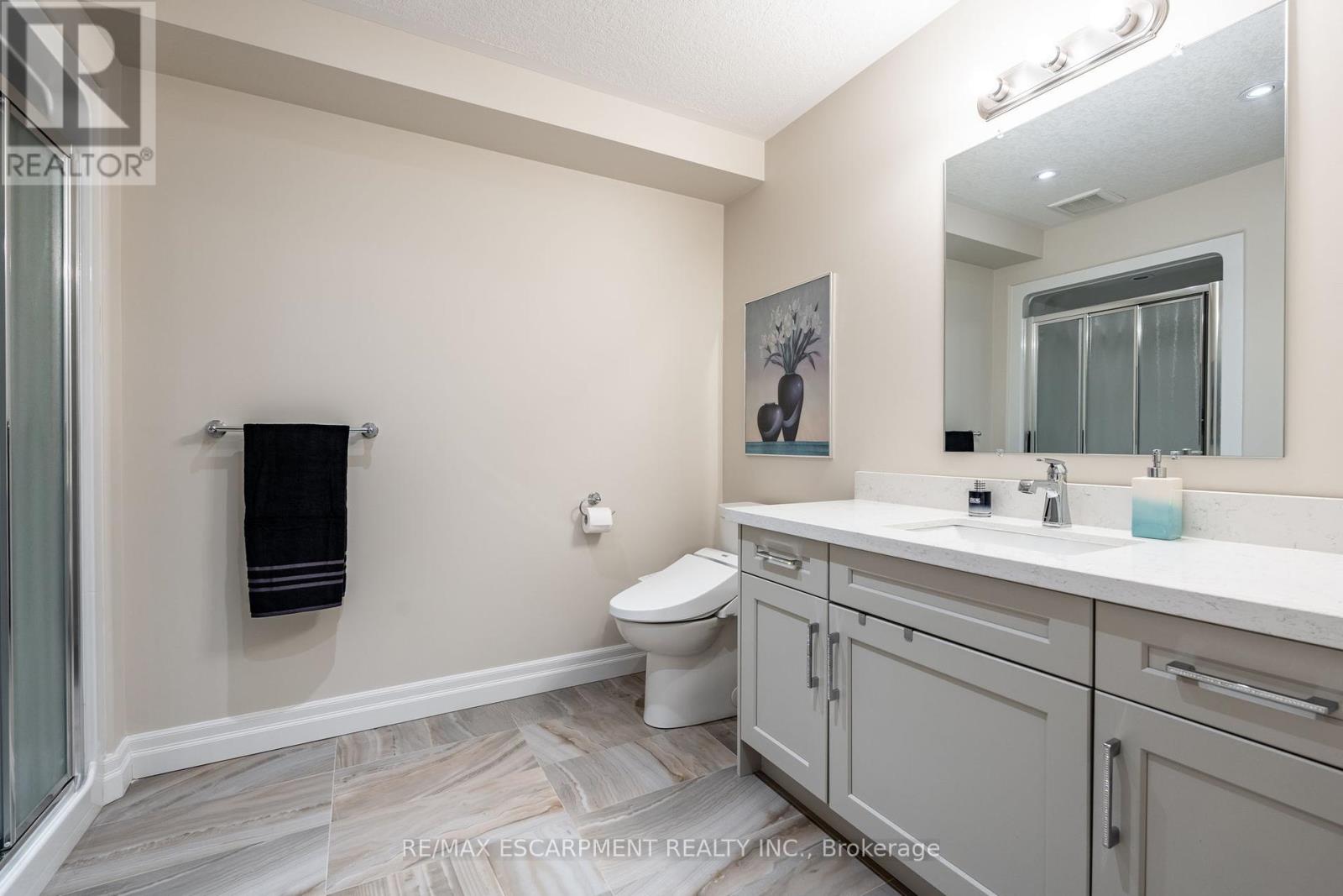 Photo 44 of 10 Harper Boulevard, Brantford ON