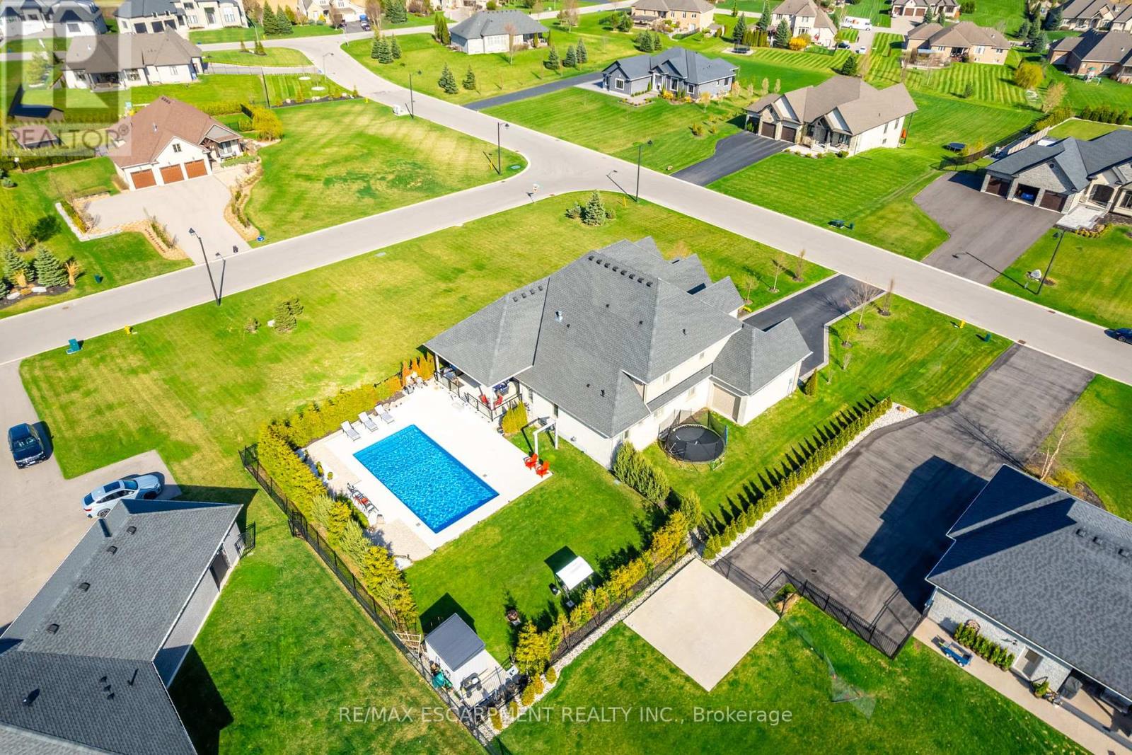 Photo 50 of 10 Harper Boulevard, Brantford ON