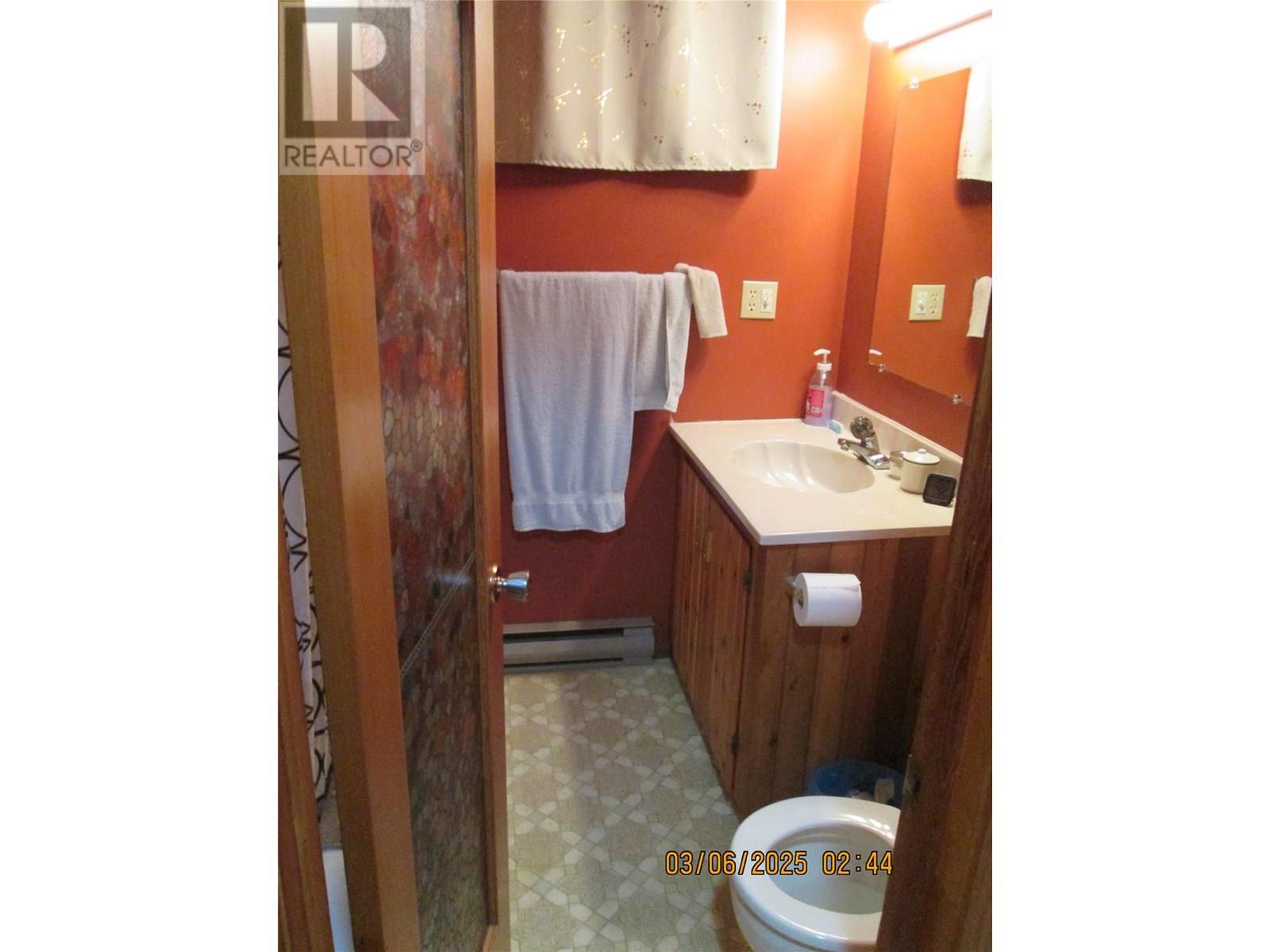Photo 16 of 5305 Meadow Creek Crescent, Celista BC