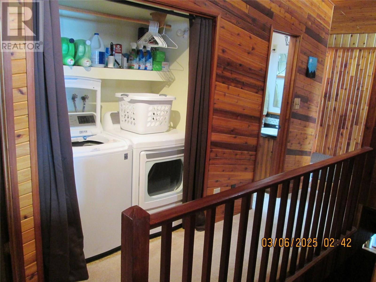 Photo 4 of 5305 Meadow Creek Crescent, Celista BC