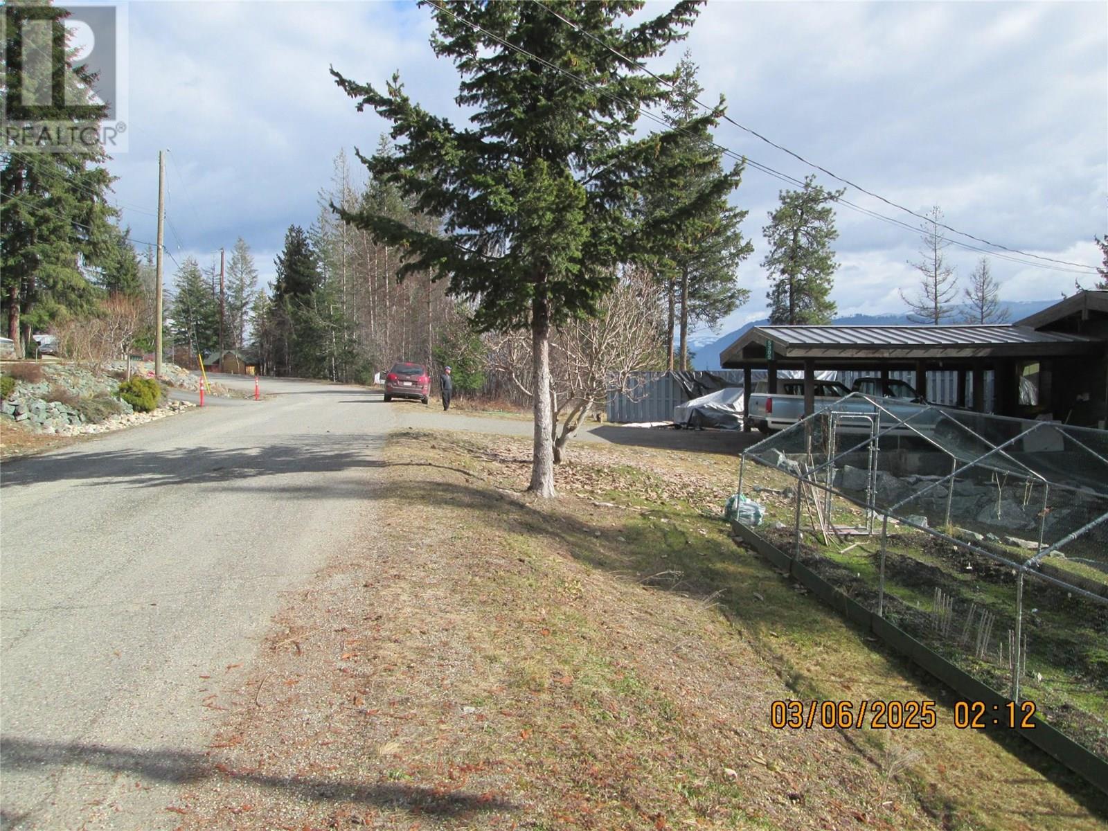 Photo 8 of 5305 Meadow Creek Crescent, Celista BC