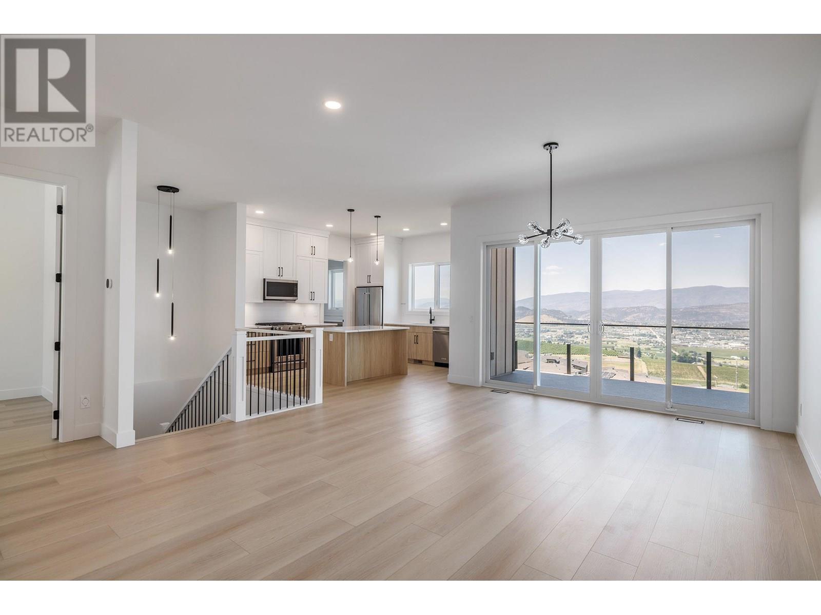 Photo 2 of 2048 Kentucky Crescent, Kelowna BC