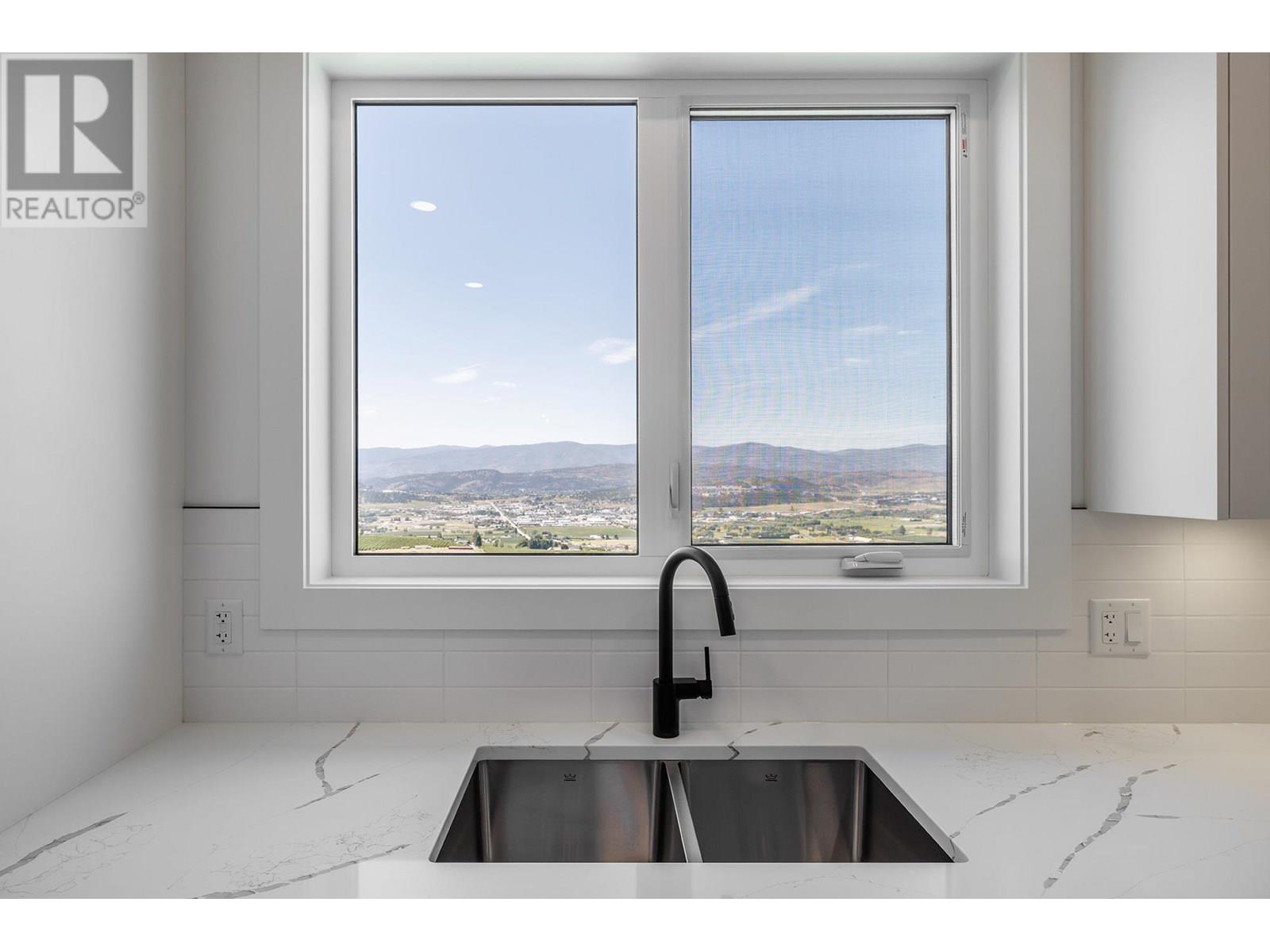 Photo 20 of 2048 Kentucky Crescent, Kelowna BC